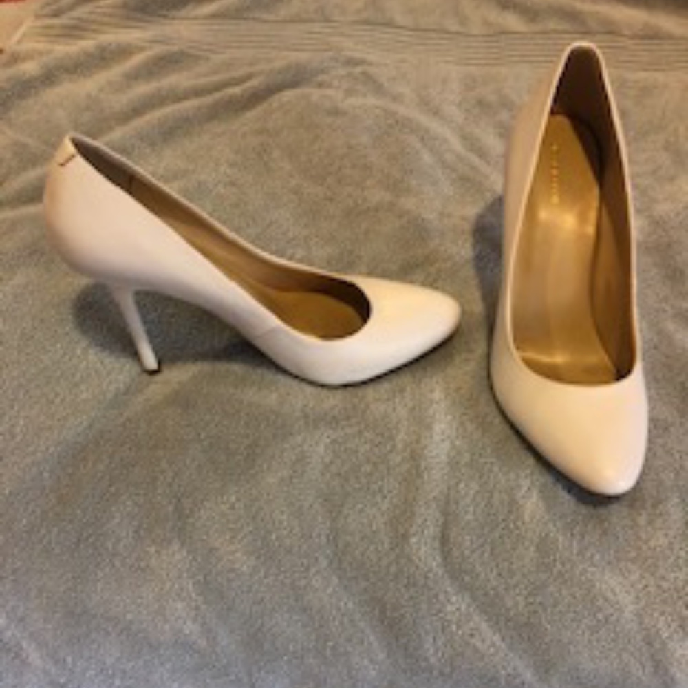 Liz Claiborne white pumps